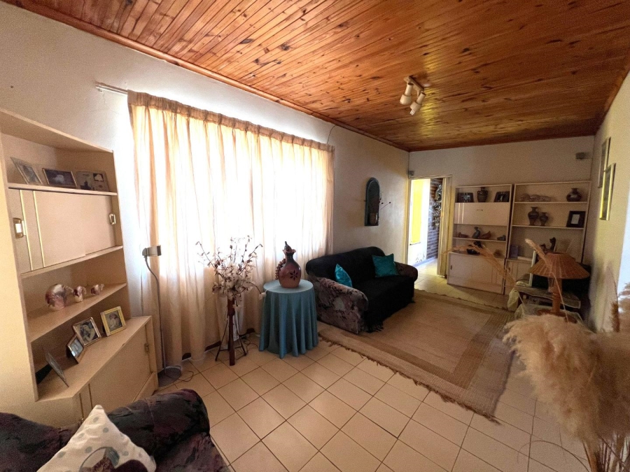 To Let 4 Bedroom Property for Rent in Rowallan Park Eastern Cape